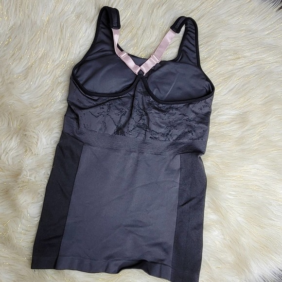 Fabletics Eliza Seamless Tank - Picture 7 of 12